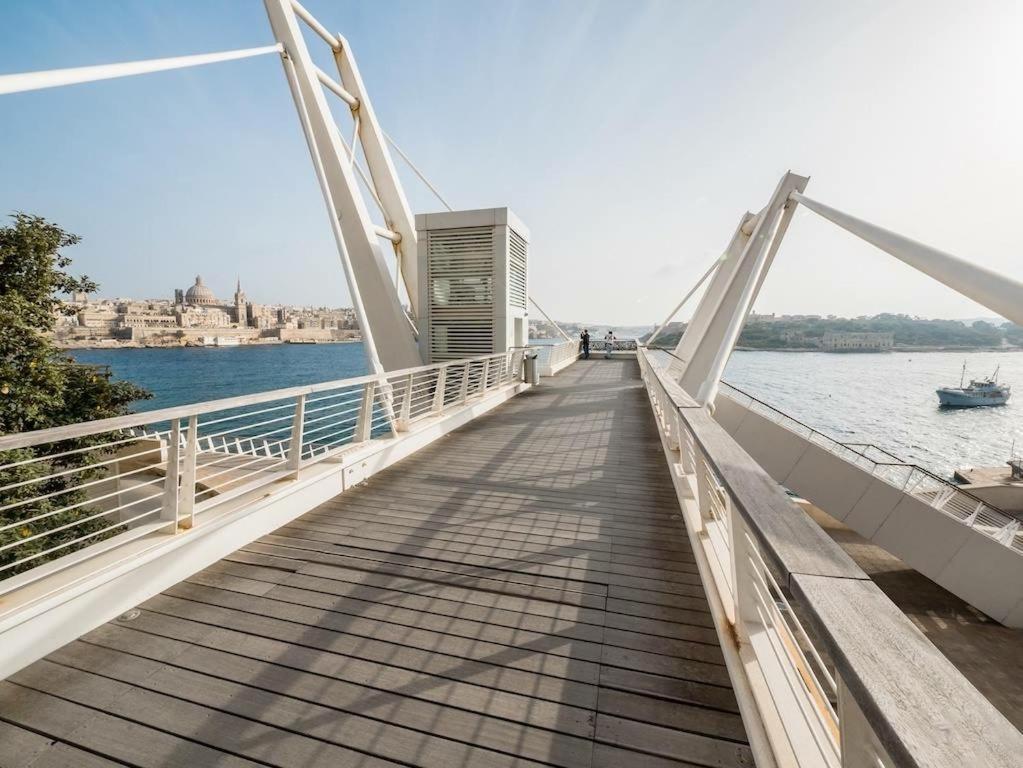 Luxe With Valletta And Harbour Views Sliema